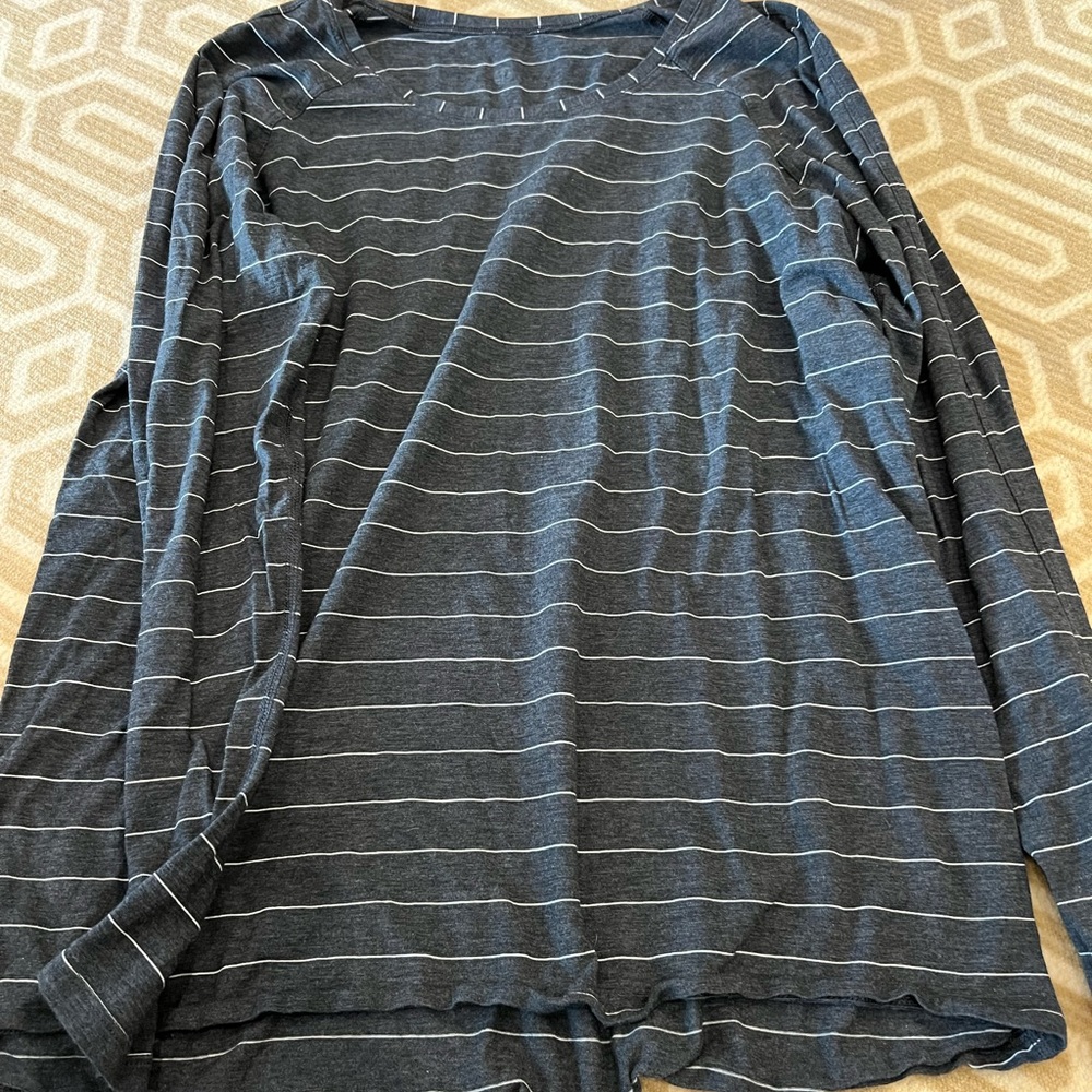 Lululemon long sleeved tee
